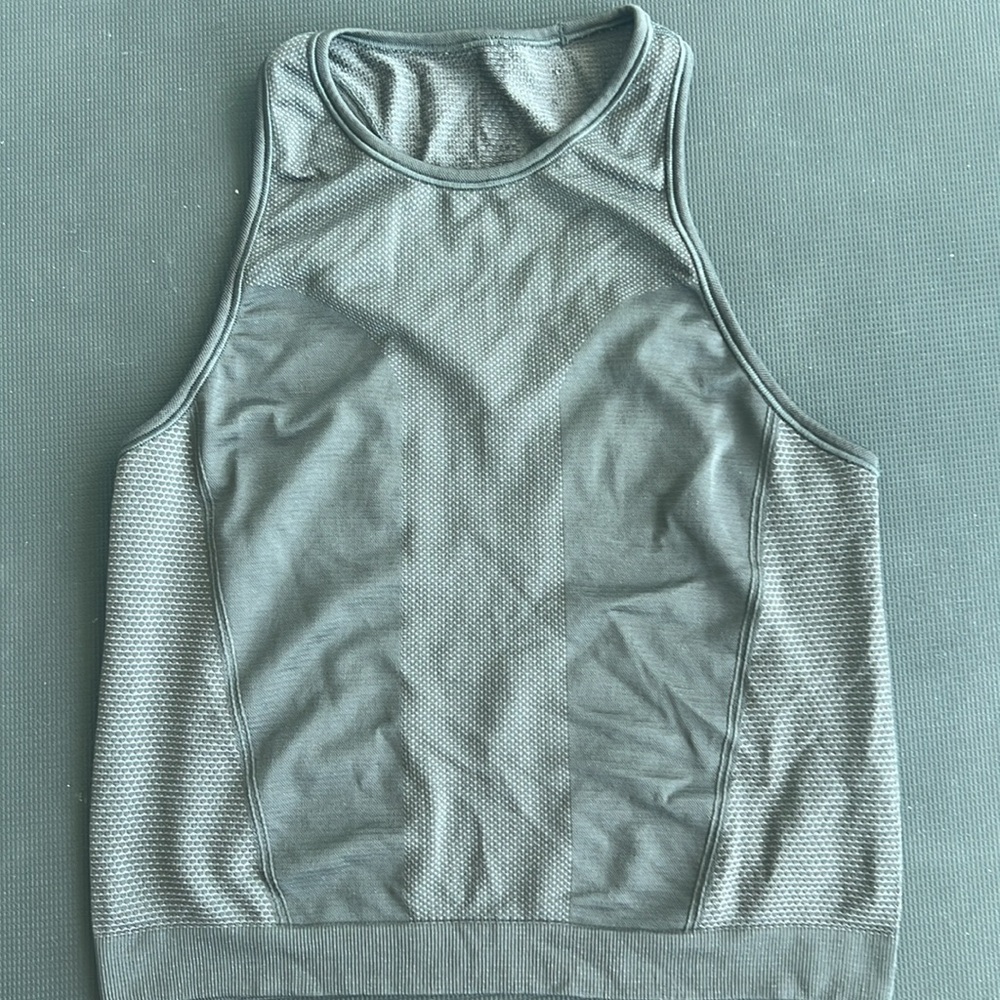Lululemon tank size 4 charcoal color - Picture 4 of 4